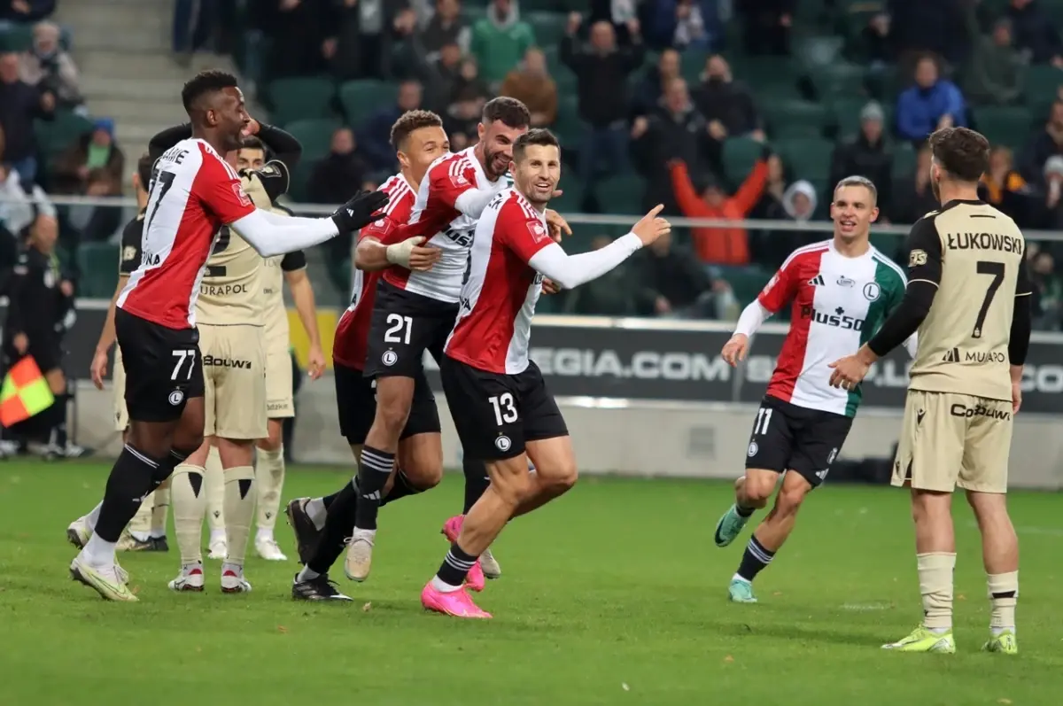 legia-warszawa-pokonala-cracovie-10-i-opuscila-strefe-spadkowa