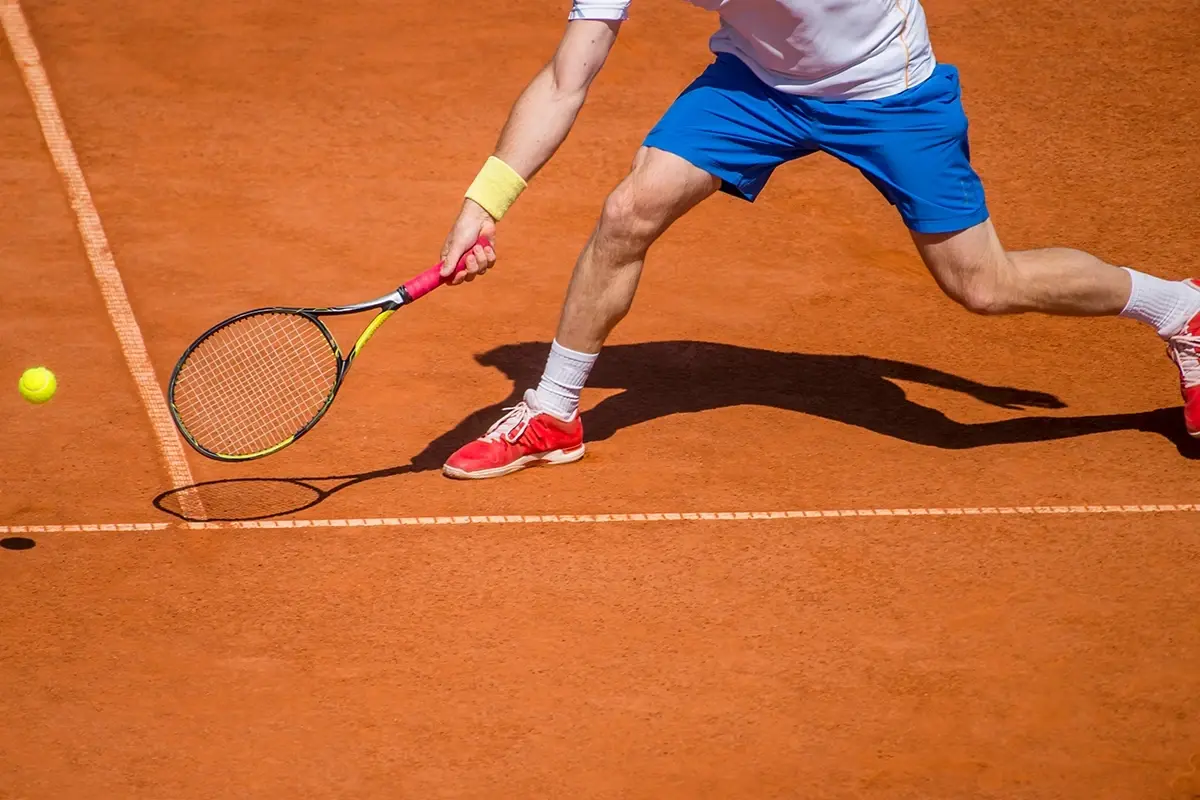 alcaraz-rozpoczal-turniej-atp-500-w-tokio-od-zwyciestwa-64-62-nad-baezem